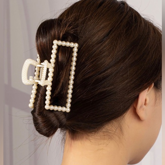 Large pearl hair claw clip - Picture 2 of 3